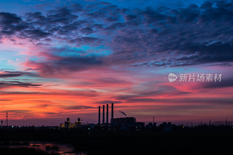 工业区傍晚的天空