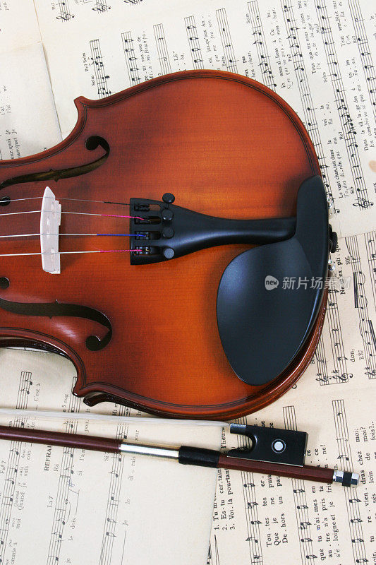 小提琴和乐谱