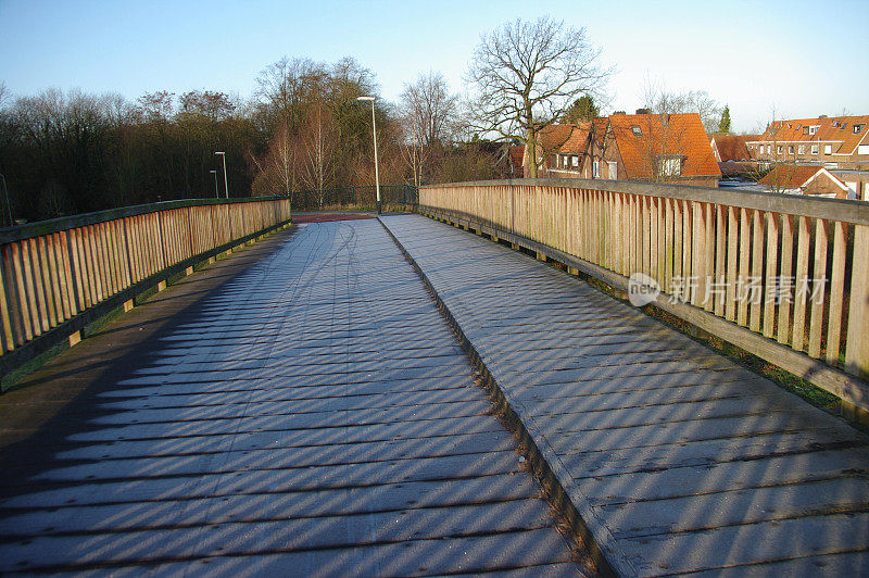 冬天的木桥