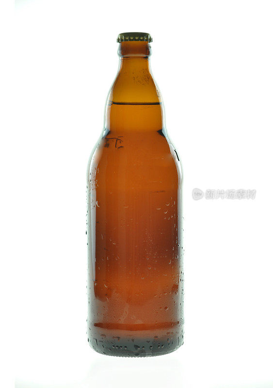 棕色瓶子里的冰啤酒
