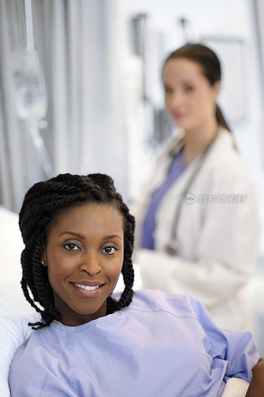美丽的非洲女性病人正在进行医学检查。