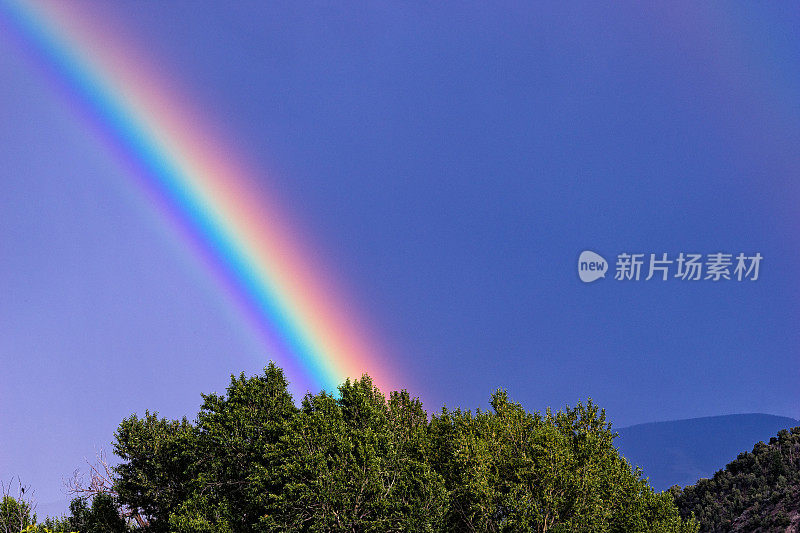 彩虹在天空