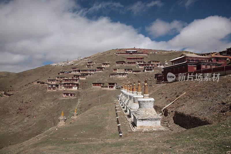 色达典型的藏式民居