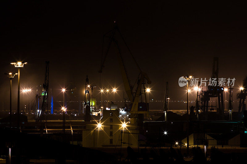 夜间工业港口