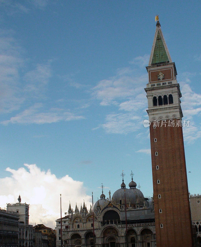 圣马可大教堂，圣马可广场的钟楼塔。威尼托。意大利