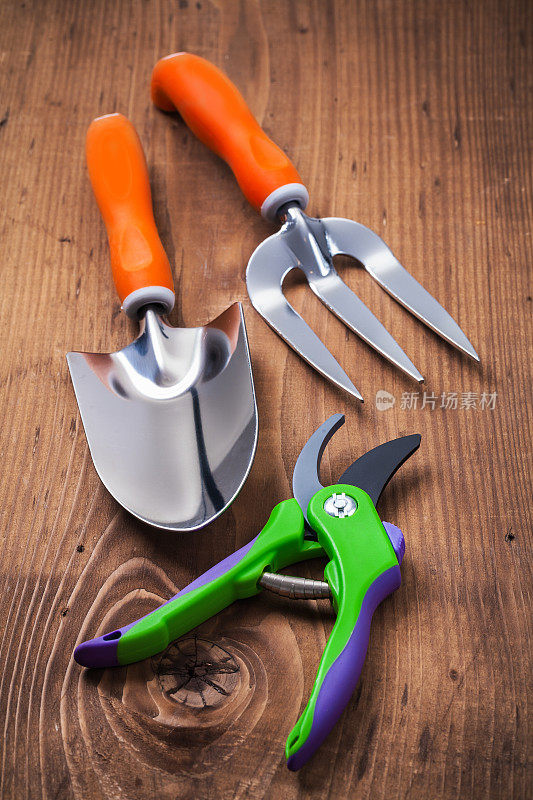 园艺手工具、铲、叉、木板上的割草机