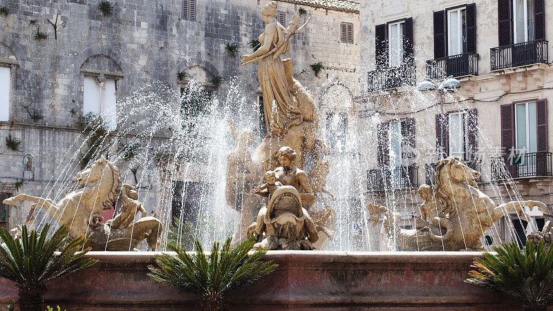 戴安娜喷泉在锡拉丘兹，西西里-意大利