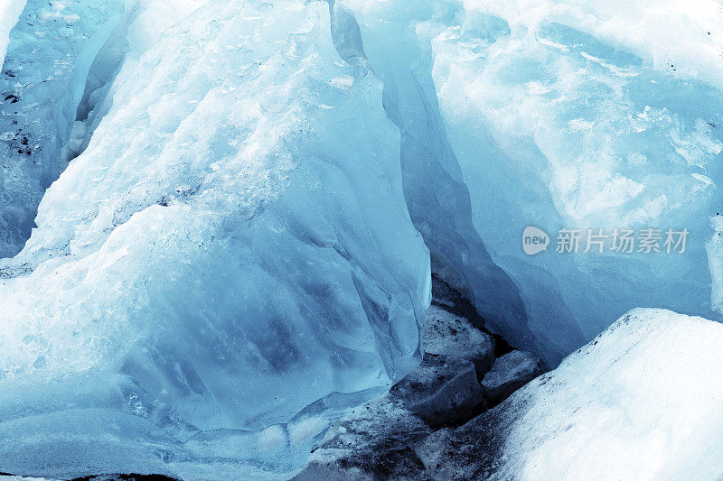 冰岛Jokulsarlon泻湖，绿松石色的冰块