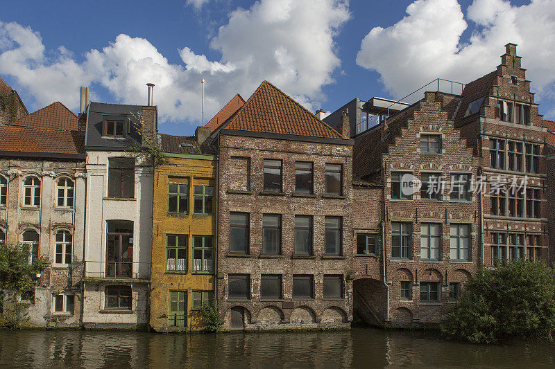 比利时根特利河边的历史古老建筑