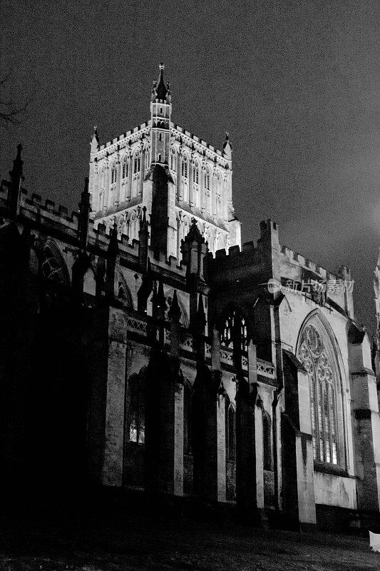 晚上的布里斯托尔大教堂