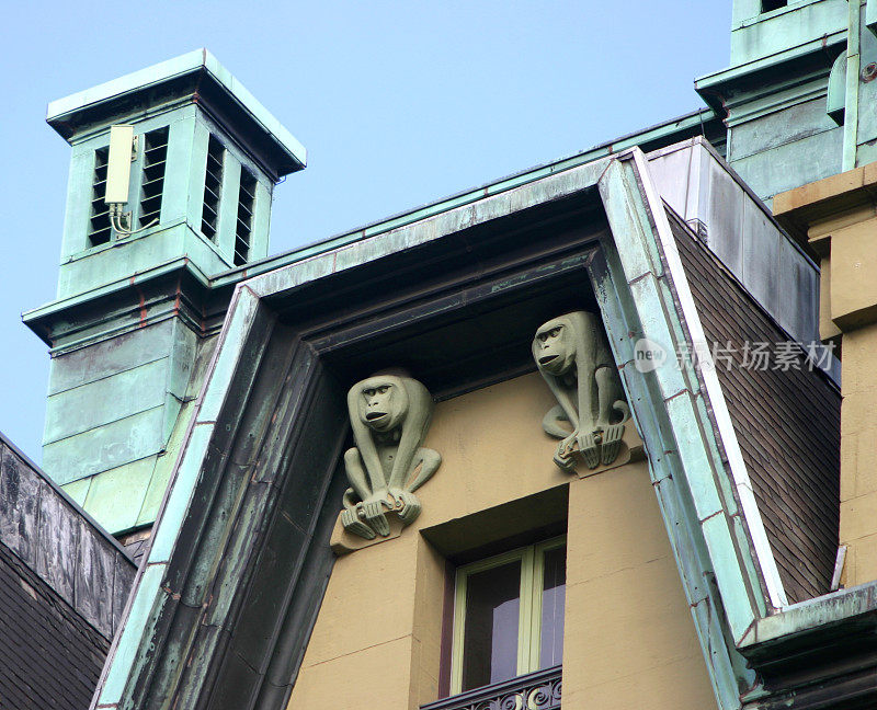 两只猴子装饰阿姆斯特丹的“乌得勒支”建筑