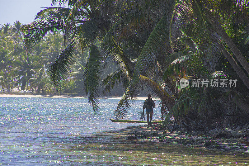 热带岛屿海滩漫步