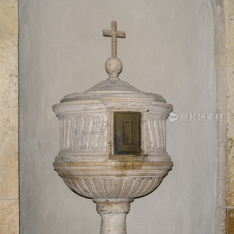 12世纪意大利翁布里亚的圣玛丽亚·艾松塔教堂，特韦里纳的卢尼亚诺