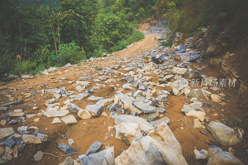 建筑山路