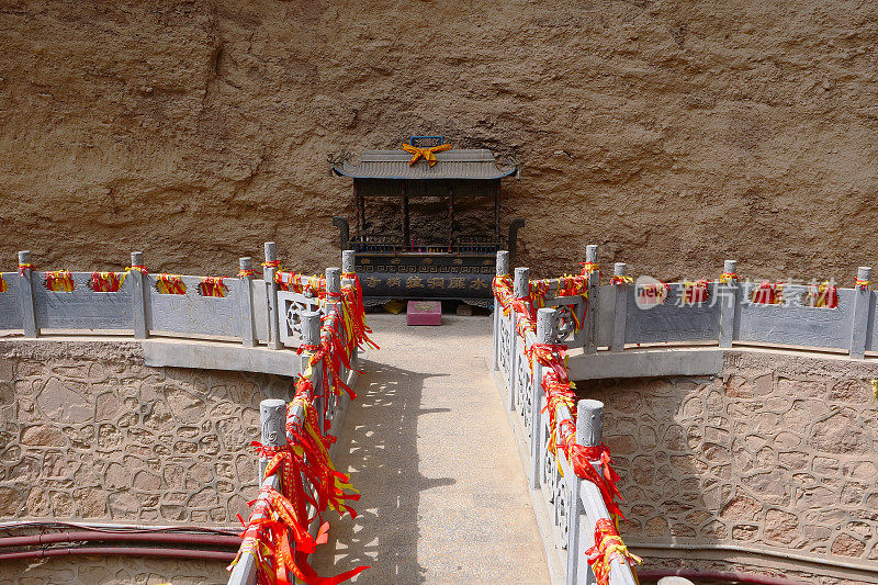 中国古代传统的腊少寺石桥在天水巫山水幕洞，中国甘肃