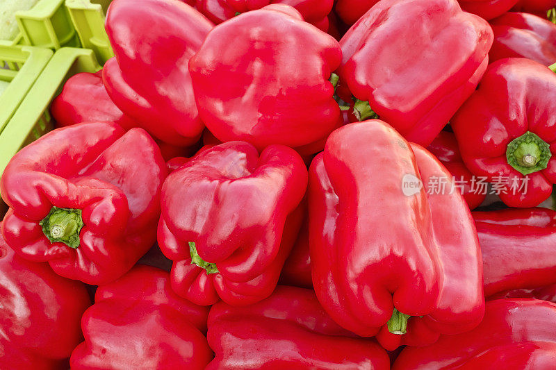 西班牙农贸市场上的红甜椒