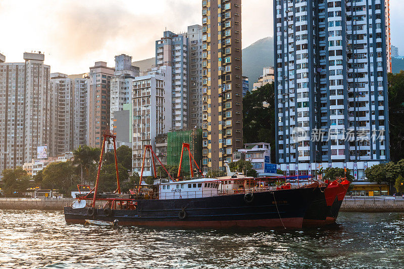 香港仔湾海港的日落景致。阿伯丁