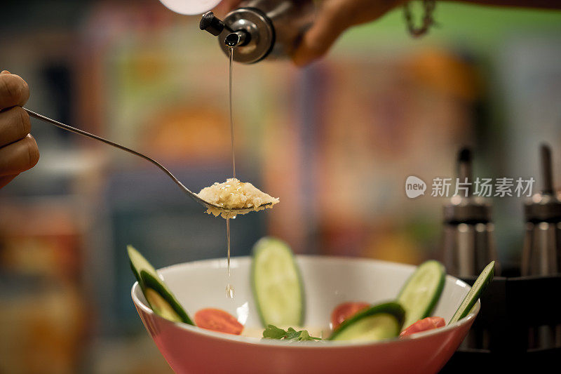 豆腐，素食沙拉碗，橄榄油