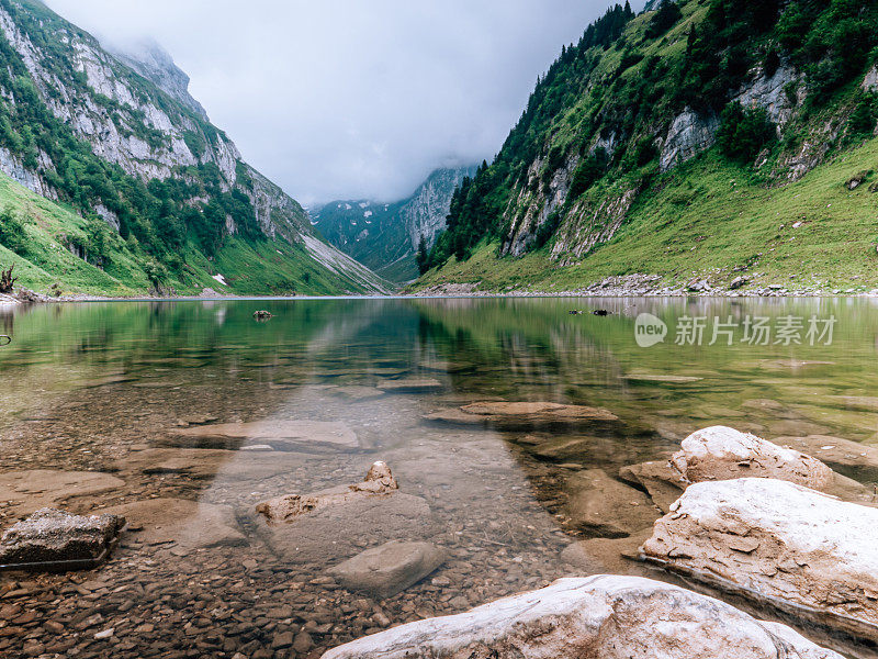 长期暴露在阿彭策尔高山湖泊