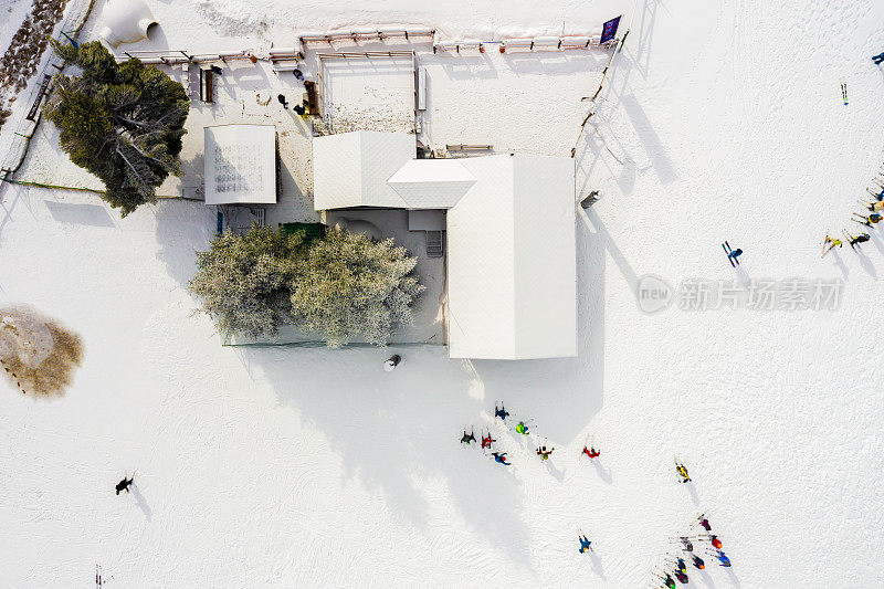 滑雪者鸟瞰图