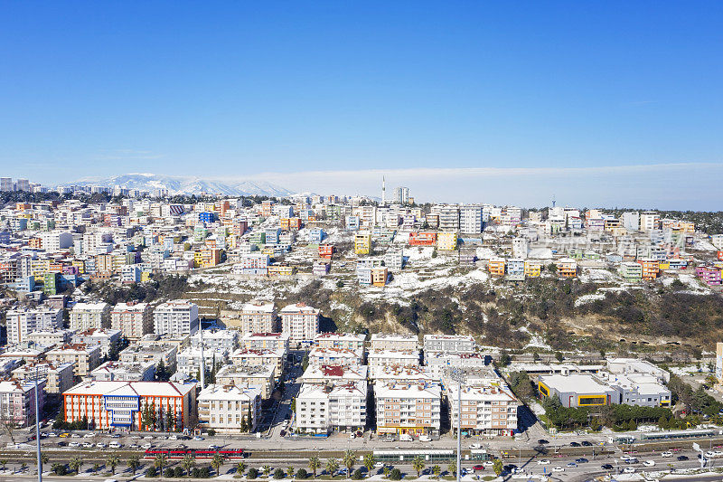 土耳其Samsun市房屋鸟瞰图。