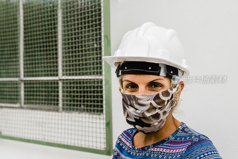 建筑工人戴口罩