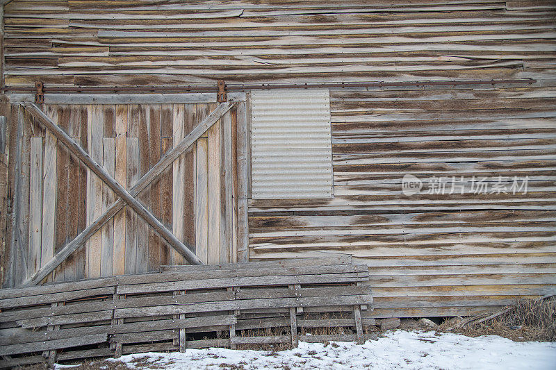 美国西部的一个废弃的老木屋