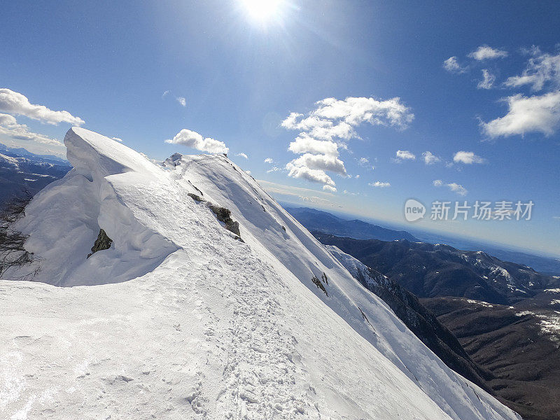 瑞士阿尔卑斯山的山脊