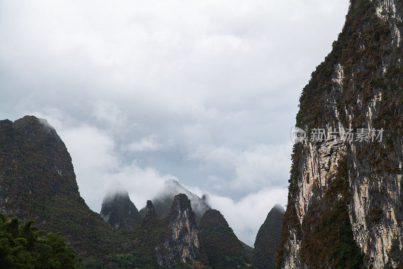 桂林阳朔县雾天大景观鸟瞰图