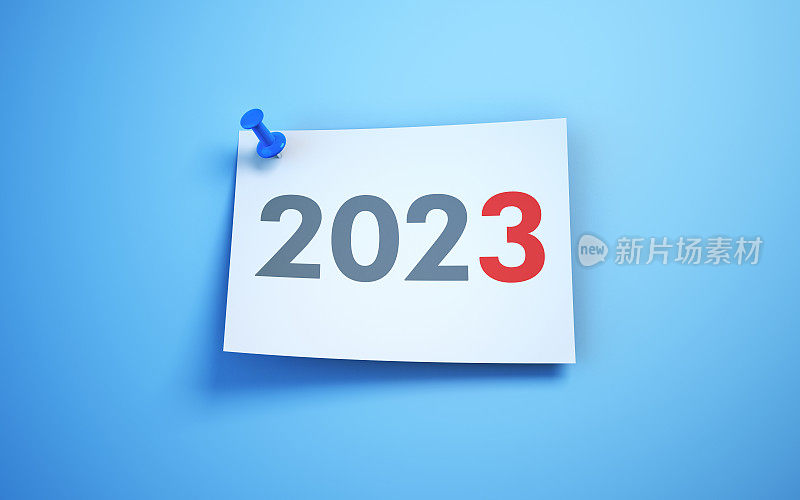 2023年新年，白色便条纸蓝色背景