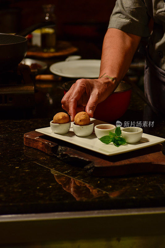 由厨师制作的有机零食。传统的美食。喂养运行。