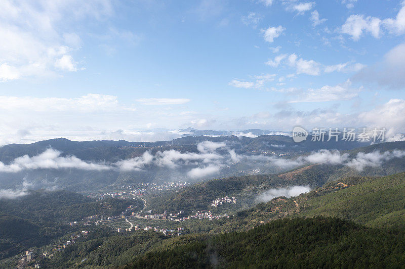 山林的云景