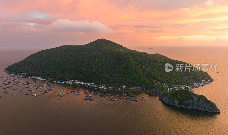 日落在越南西南海的龟形岛上，江省义岛