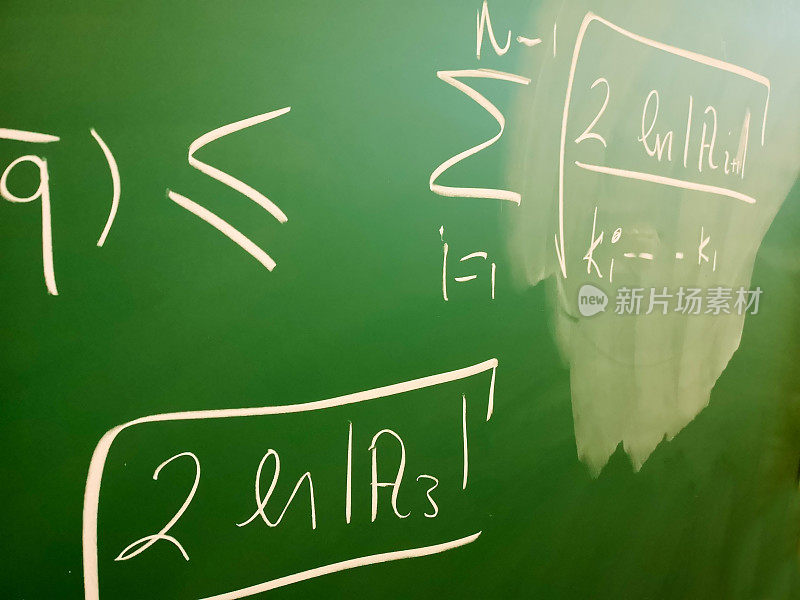 黑板上的数学公式