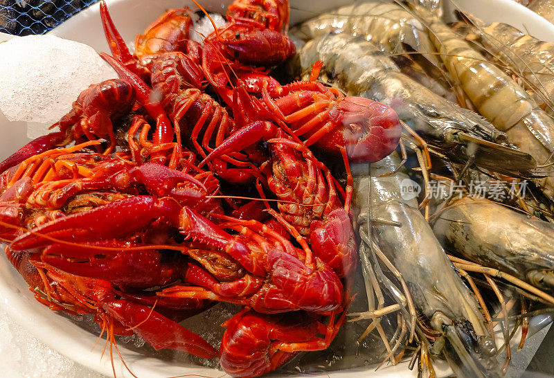 红、黑大西洋龙虾，蟹类美食