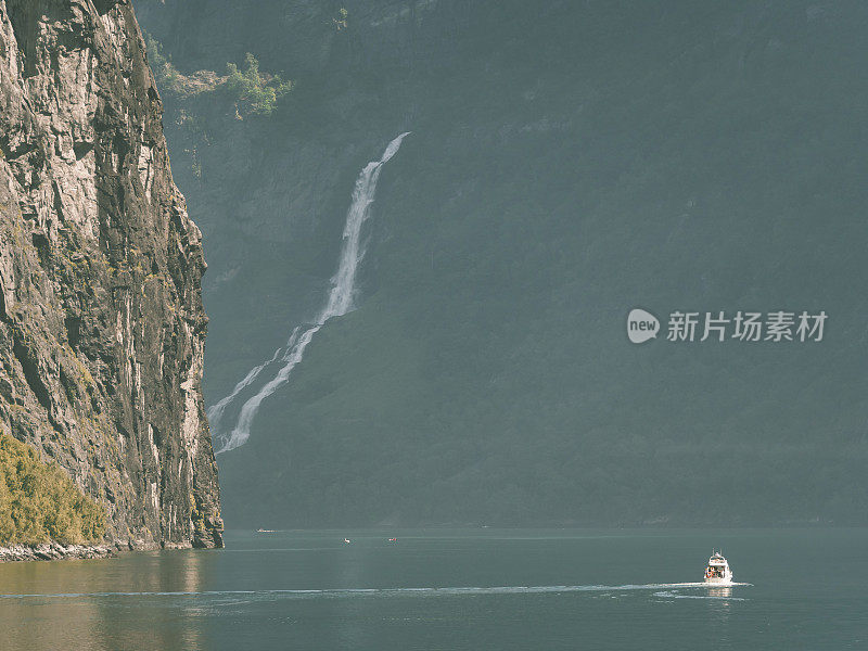 挪威美丽的蓝山绿水