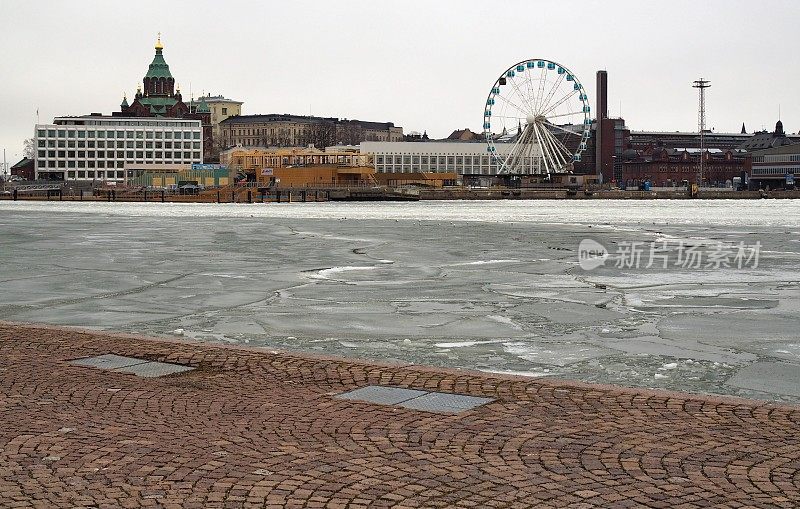 冬日，赫尔辛基港的Katajanoka海面结冰