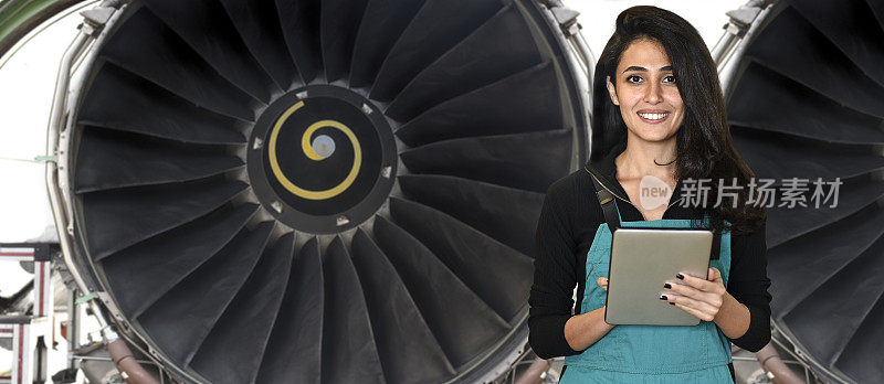 年轻的女工程师使用数字平板电脑进行飞机力学