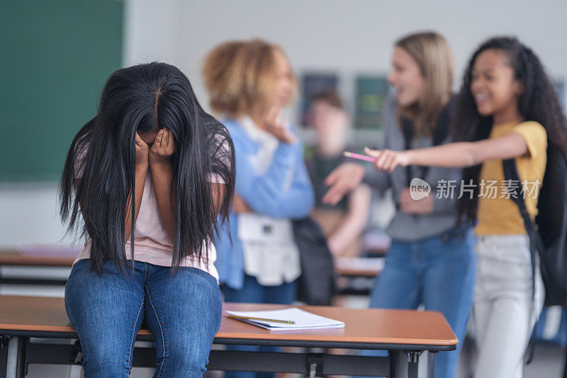 小学女生被同学欺负