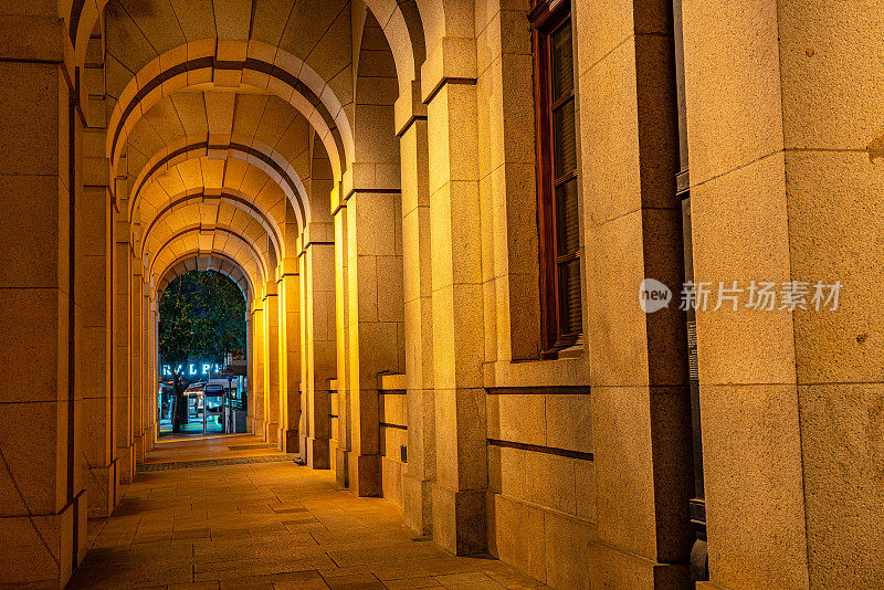 香港中环终审法院大楼(或立法会或最高法院)的夜间