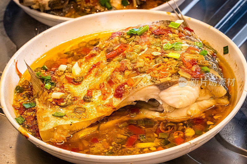中国菜——红辣椒蒸鱼