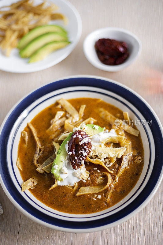 墨西哥菜，煎蛋卷汤