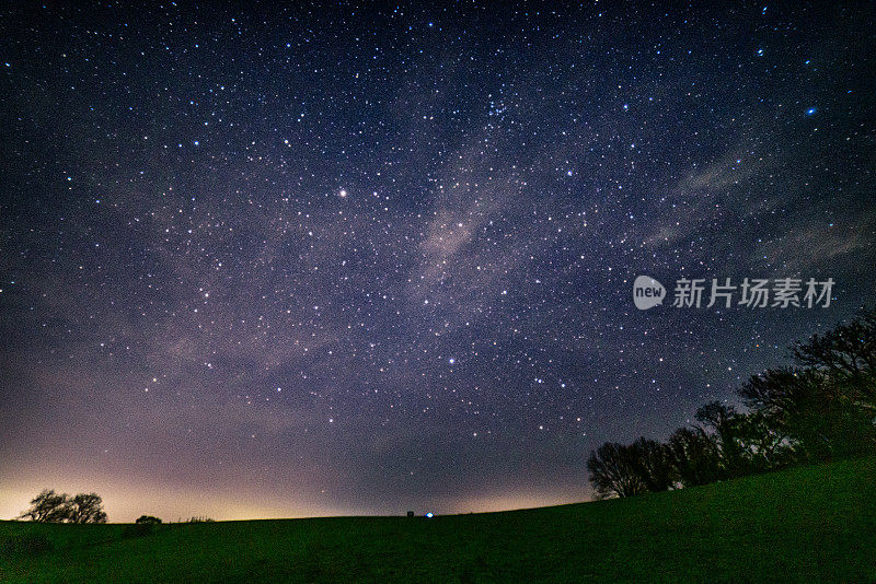 法拉科姆农场，四月的夜晚