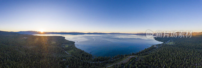 鸟瞰图翡翠湾湖在加州太浩日落