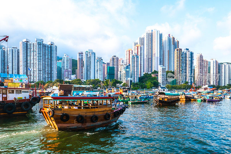 香港仔湾海港的日落景致。阿伯丁