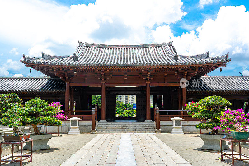 智莲庵是位于香港九龙钻石山的大型佛教寺院建筑群。