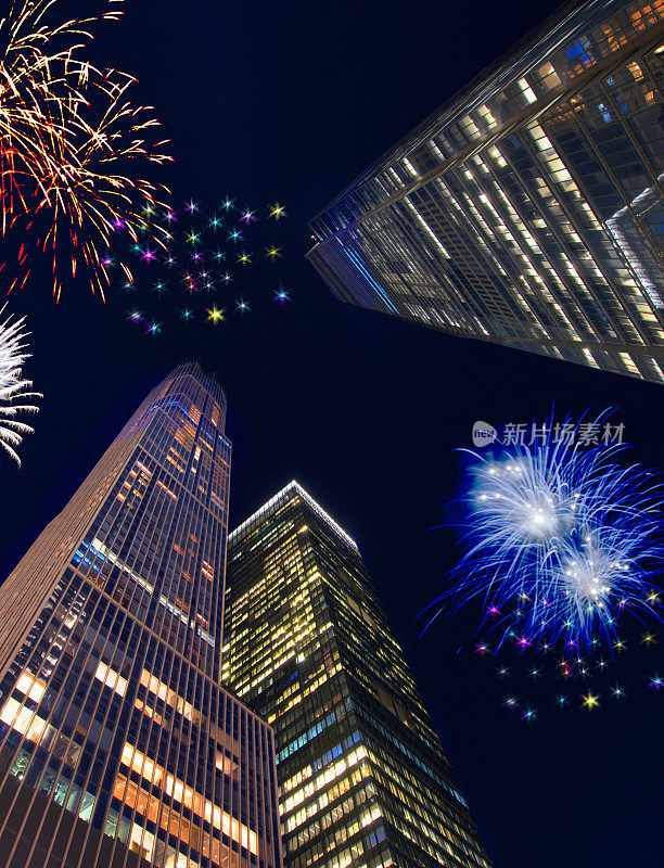 纽约市上空的2021年新年焰火。