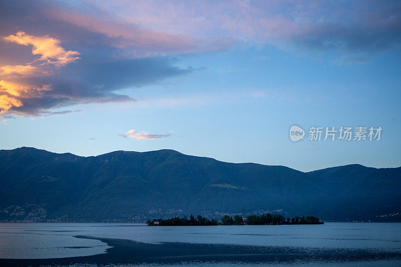 瑞士马焦雷湖的日出