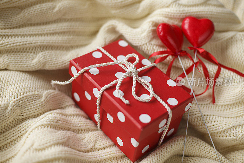 圣诞节或情人节的红礼盒