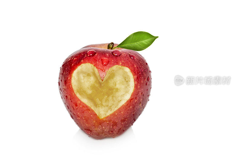 红苹果与心的象征孤立